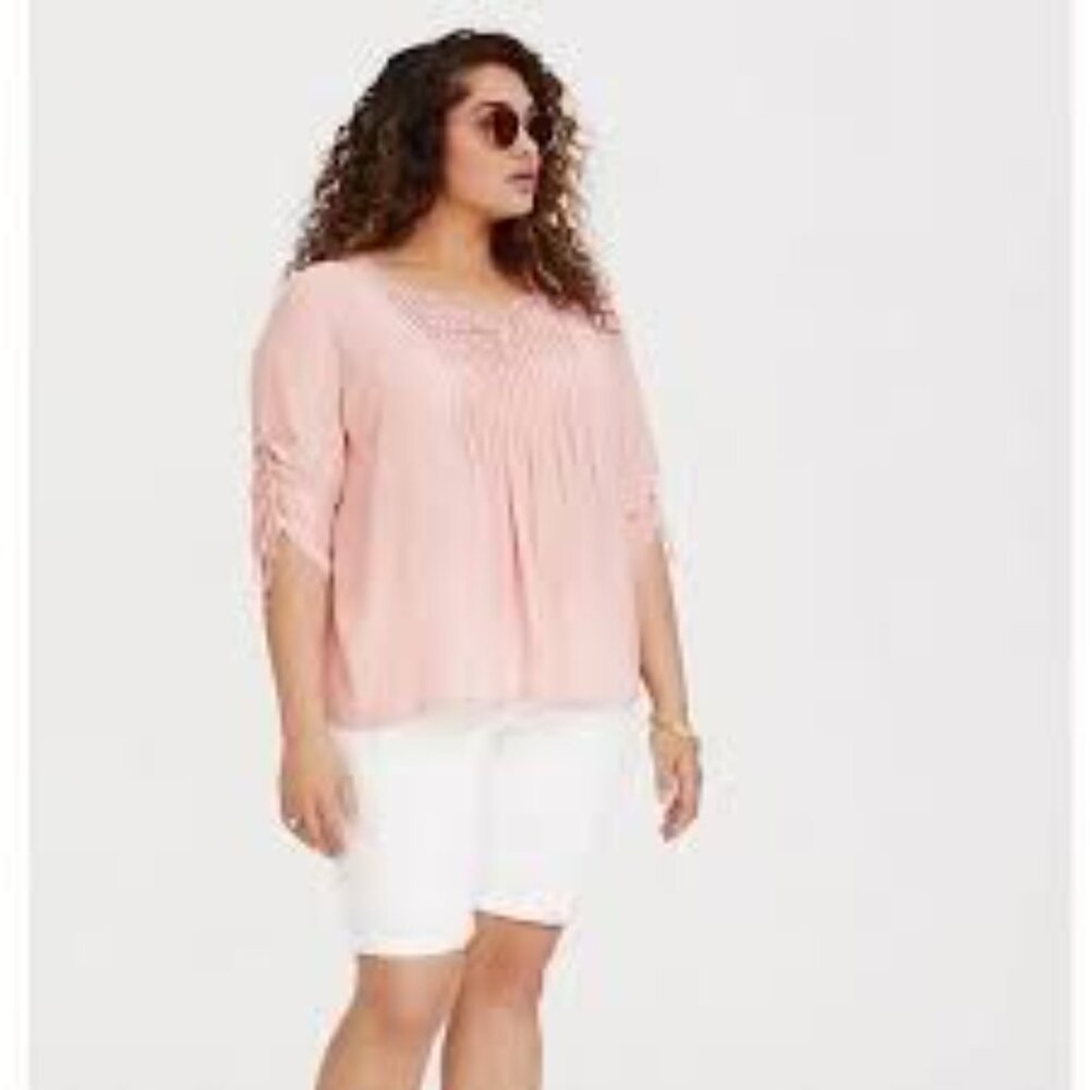 TORRID PEACH PINK PINTUCK CREPE CHIFFON WOMEN BLOUSE PLUS SIZE 1X 100% POLYESTER - Picture 2 of 6